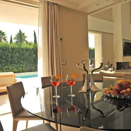 Villa Luxurious Modern With Refreshing Pool