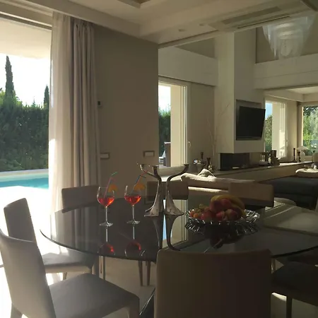 Luxurious Modern With Refreshing Pool Villa *