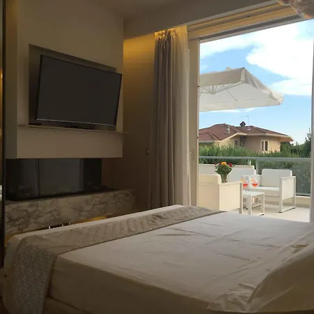 Villa Luxurious Modern With Refreshing Pool Forte dei Marmi