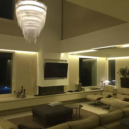 Luxurious Modern With Refreshing Pool Villa
